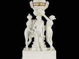 une image représentant une statue de femme tenant un vase