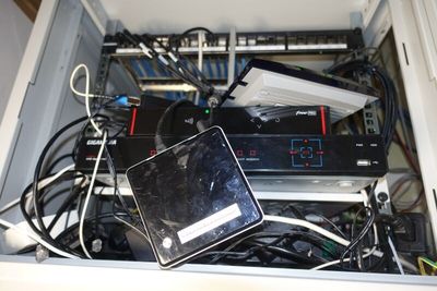 SUR DESIGNATION : Un caisson de brassage avec switch, routeu…