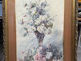 tableau représentant un vase de fleurs dans un cadre doré posé sur une table