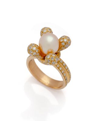 une bague en perles et diamants
