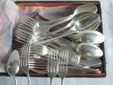 many spoons and spoon spoons in a box on a table