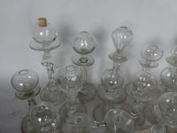 Ensemble de 25 lampes à huile en verre, cristal et verre sou… (photo 4)