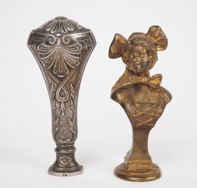 Deux différents cachets en argent à bronze, l'un figurant un… - Photo 1