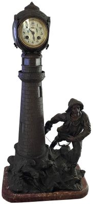 une statue représentant un homme et une horloge posée sur un socle