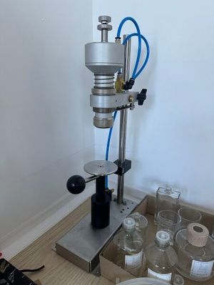 a machine that is sitting on a table in a room