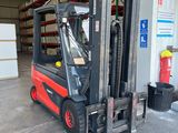 a fork lift truck that is parked in a warehouse