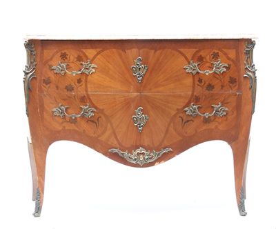 Commode de forme mouvementée en placage de bois de rose et b…