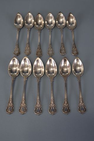 12 Petites cuillères en argent, poinçon vieillard, pb : 384.6 gr....