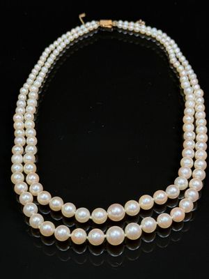 Collier de perles de culture , deux rangs, fermoir en or.