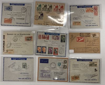plusieurs enveloppes comportant différents types de timbres sur un fond blanc