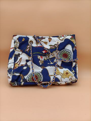 Sac en toile imprimée dans le goût d’Hermès.