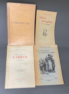 trois livres sont posés les uns sur les autres sur une table