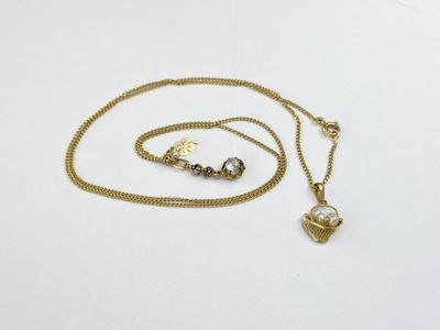 a close up of a gold chain with a heart pendant
