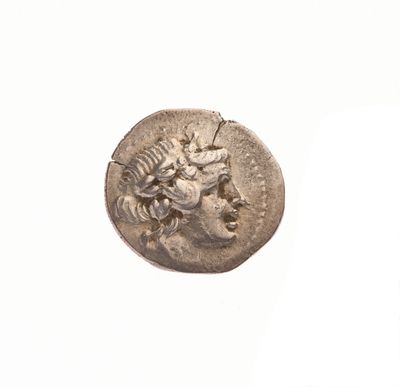 une image représentant une pièce d'argent sur laquelle figure une femme