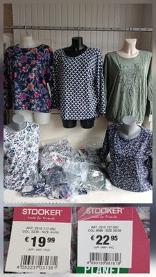 beaucoup de vêtements exposés dans un magasin