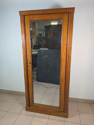 Petite armoire à glace formant penderie en noyer et placage …