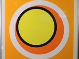 une image représentant un cercle orange et noir