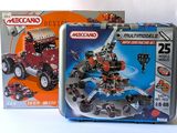 deux boîtes de legos assortis sont posées l'une à côté de l'autre