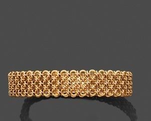 une bague en or 18 carats, signée Van Cleef