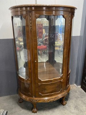 Vitrine demi-lune en bois naturel ouvrant à un ventail Trava…