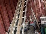 une image d'un tas de ferraille dans un garage