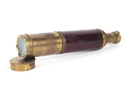 Longue-vue XIXème en bois et laiton à trois tirages. - Photo 1