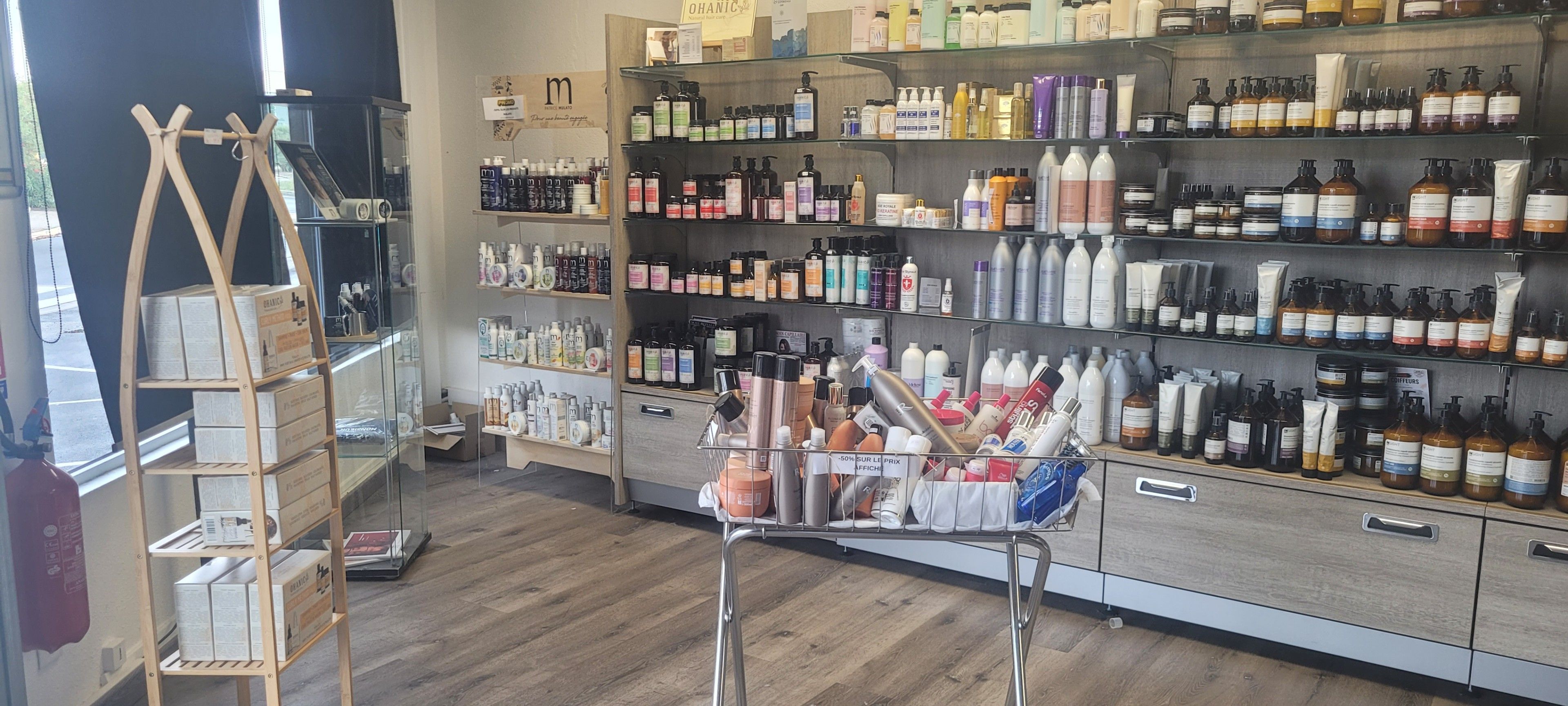 VENTE MOBILIER ET STOCK D'UN MAGASIN DE COIFFURE EN UN SEUL …