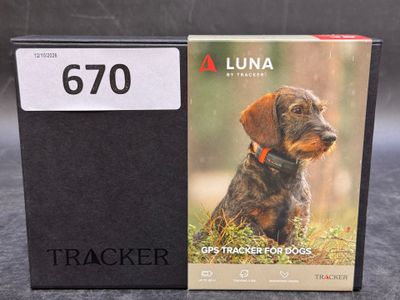 une boîte sur laquelle est représenté un chien