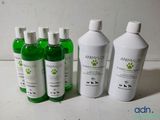 quatre flacons de shampoing et quatre flacons de shampoing posés sur une table