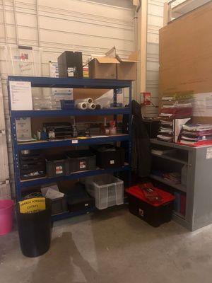 rayonnage métallique (avec contenu) - Photo 1