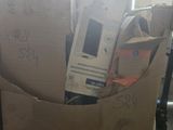 une boîte en carton avec l'image d'un téléphone portable à l'intérieur