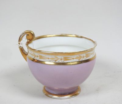bol en porcelaine violet et doré avec une anse