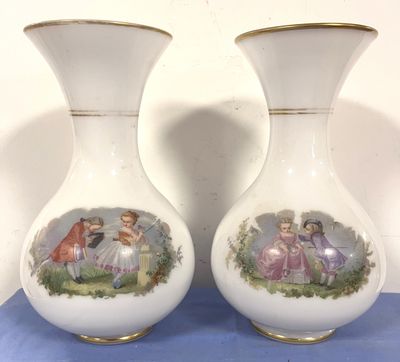 Paire de vases en opaline (H.20cm)