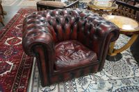 Joli ensemble de salon Chesterfield en cuir composé de trois… (photo 6)
