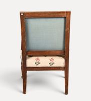 Fauteuil en bois mouluré et sculpté. (photo 5)