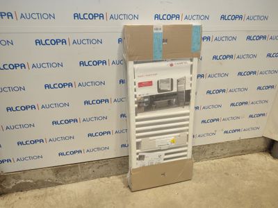 une machine qui se trouve devant un mur