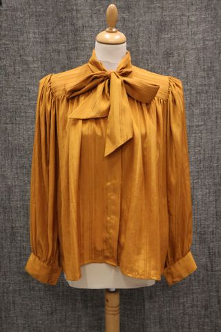 TED LAPIDUS Diffusion Paris – Jolie Blouse numérotée à col lavall...