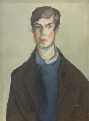 portrait d'un homme vêtu d'une veste marron et d'une chemise bleue