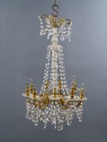 Lustre à 9 bras de lumières en métal doré à décor d'arabesqu…