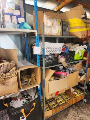 Lot de marchandises diverses et accessoires de bazar