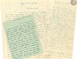 une vieille lettre manuscrite et un bout de papier sur lequel il y a quelque chose d'écrit