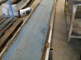 une photo d'un tapis roulant dans une usine