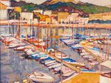 tableau représentant des bateaux amarrés dans un port, avec une montagne en arrière-plan