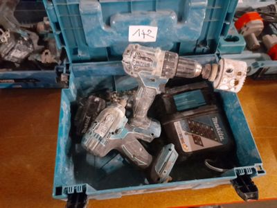 2 visseuses sans fil Makita avec chargeur et accût - Photo 1