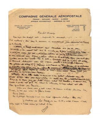 une feuille de papier sur laquelle est écrite une lettre à la main