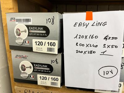 trois boîtes d'« Easy Links » sur une étagère dans un magasin