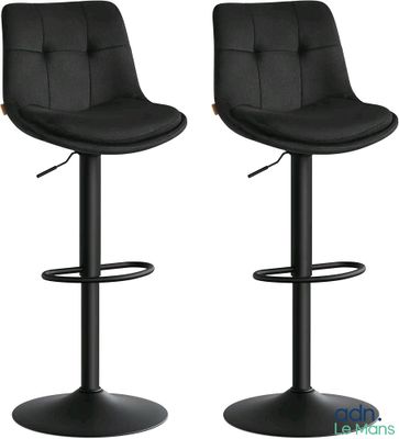 une paire de tabourets de bar noirs sur fond blanc
