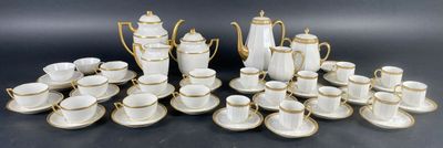 Lot composé de deux service à thé en porcelaine de Limoges :…