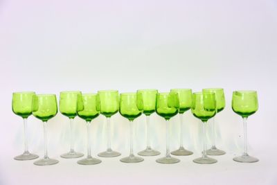 Service en verre comprenant douze verre à vin blanc en verre…