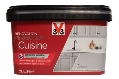un gros plan d'un pot de peinture pour cuisine sur fond blanc